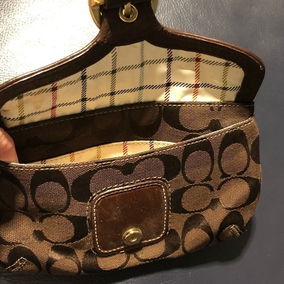 [COACH] Brown Carly Wristlet - Picture 3 of 10